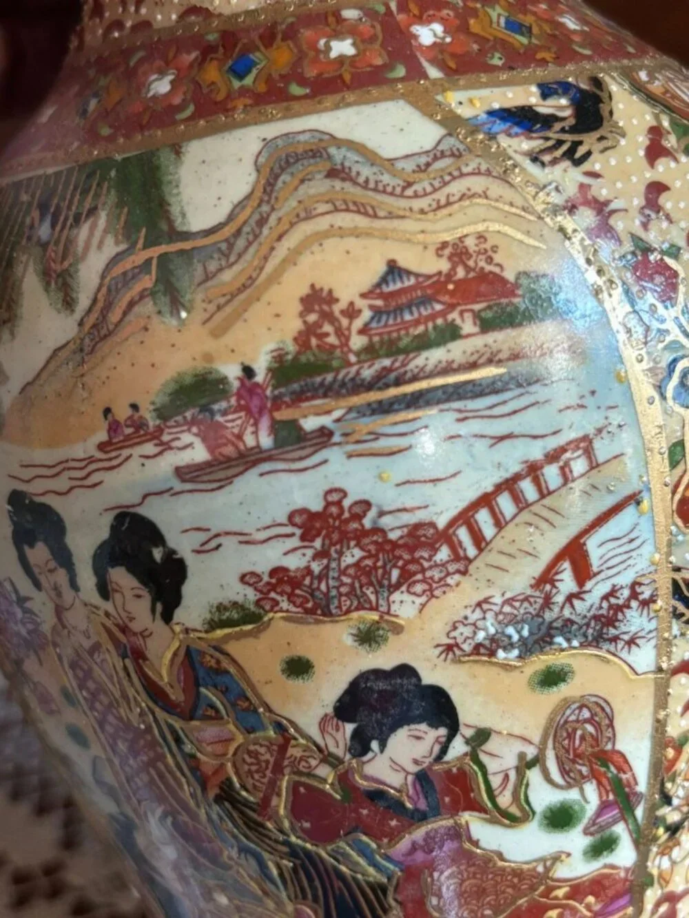 Large Satsuma Style Moriage Vase | Hand Painted Asian Court Scene Geisha | Chino - Picture 9 of 16